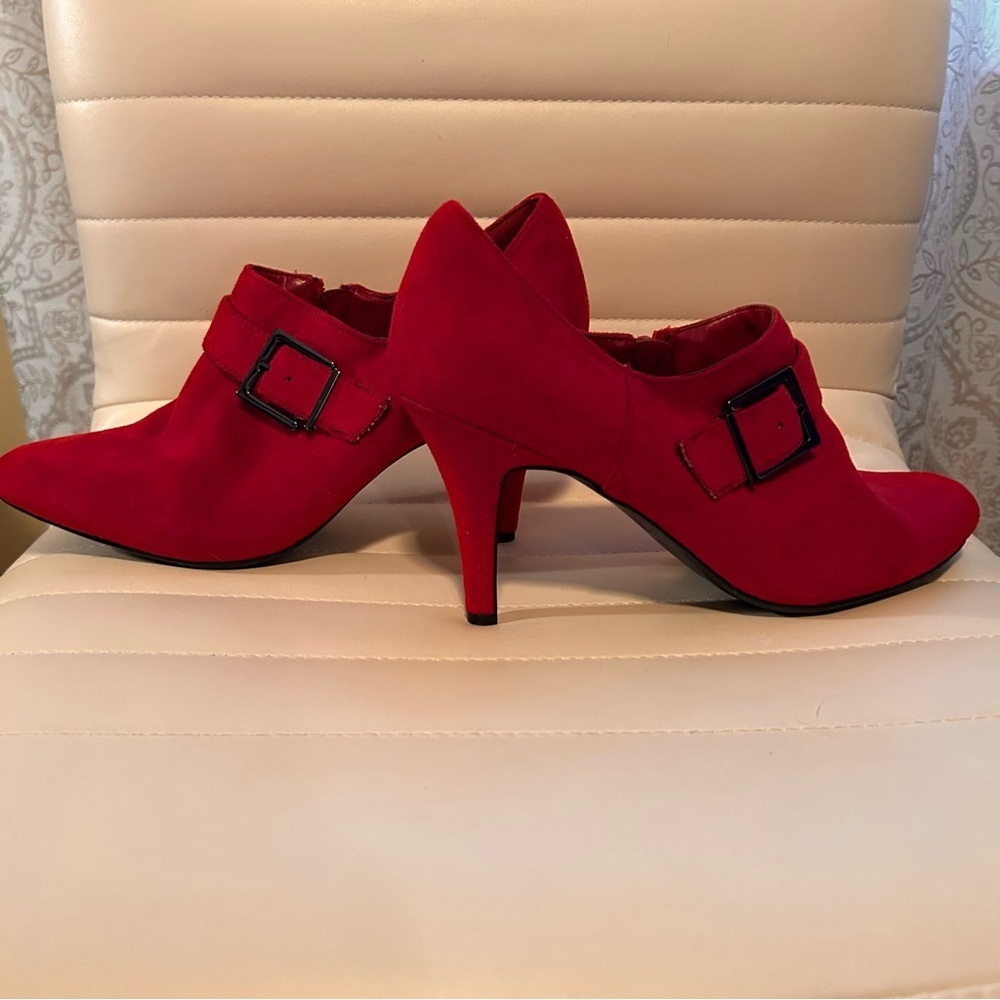 Impo Sadie Red Slip on Ankle boots, zip up with buckle. Size 8 - Picture 2 of 8